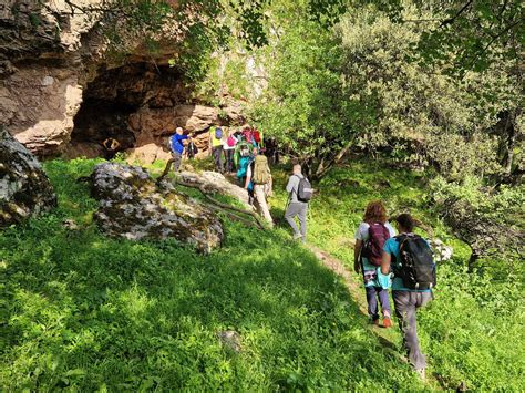 Una Treintena De Personas Participa En La Ruta De Senderismo