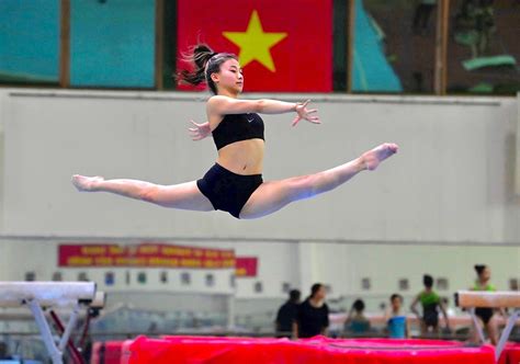 Chiêm ngưỡng nhan sắc hot girl TDDC từng chụp hình với Tiến Linh gây