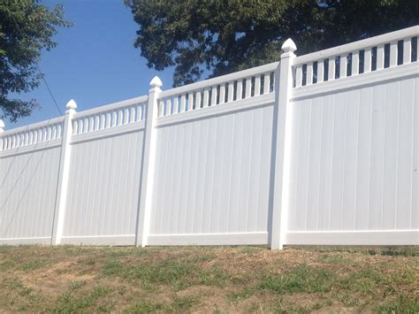 White Vinyl Fencing from Bryant Fence - Bryant Fence