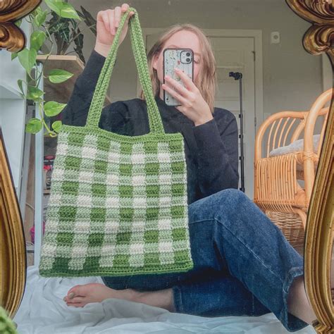 Simple Crochet Gingham Tote Bag - Free Pattern + Video Tutorial ...