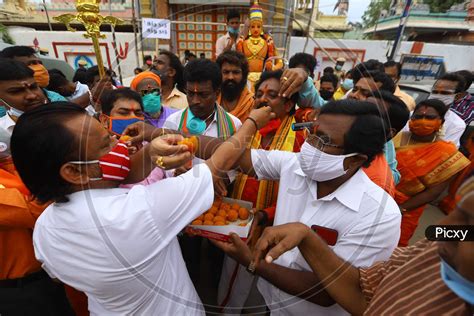 Image Of Vishwa Hindu Parishad Vhp Members Celebrate The