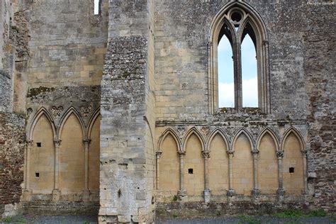 Abbaye de Cerisy la Forêt vestiges des tours Philippe Guillot Flickr