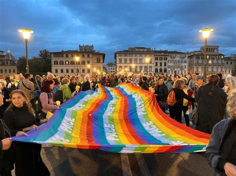 Firenze Oltre Mila Alla Fiaccolata Per La Pace Ci Sono Anche L Imam