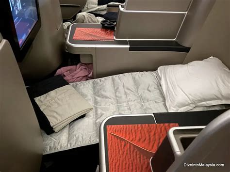 Qantas 787 Business Class Review + A330 ️: Is It Worth It? - Dive Into Malaysia