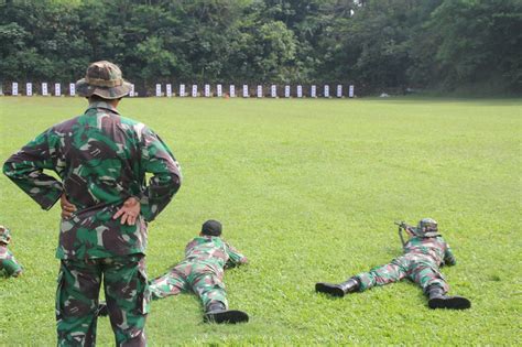 Asah Naluri Tempur Prajurit Yon Kapa Mar Laksanakan Latihan Menembak