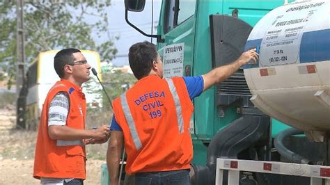 Opera O Carro Pipa Vai Atender Localidades Da Zona Rural De Cg