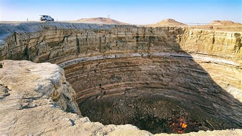 遊記 土庫曼 地獄之門door To Helldarvaza Gas Crater，去沙漠中的大火洞露營 手牽手去冒險