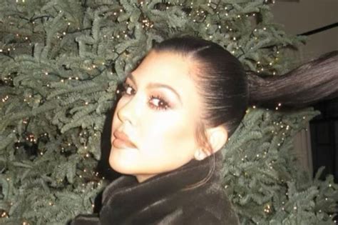 Kourtney Kardashian ditched lingerie and poses in a swimsսit a few