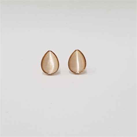 Cream Cats Eye Stud Earring Arvya Cream Cats Eye Stud Earring