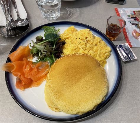 three scrambled eggs calories 4