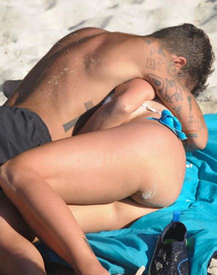 ISOLA DEI FAMOSI HOT COS E SUCCESSO TRA MORENO E MALENA BOLLICINE VIP