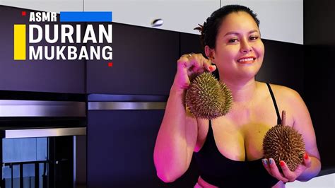 Beautiful Thai Girl Eating Durian Asmr Durian Asmr Durian Fruit Cutting Durian Mukbang 🇹🇭