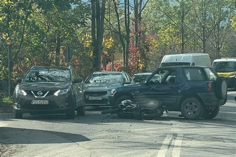 bielskiedrogi pl FOTO Zderzenie osobówki z motocyklem na Waryńskiego