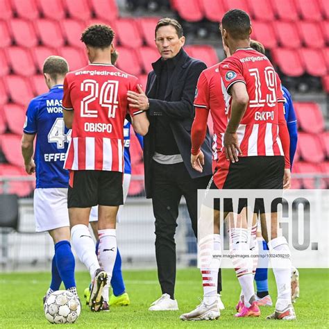 EINDHOVEN Lr Armando Obispo Of PSV Eindhoven PSV Coach Roger Schmidt