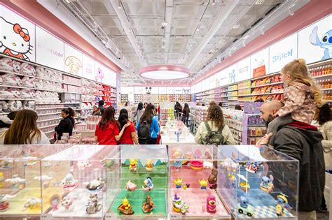 Miniso Abre Tienda En El Centro Comercial Vialia De M Laga Hi