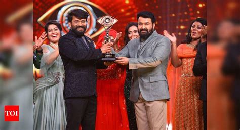 Bigg Boss Malayalam 3 Winner Manikuttan Wins The Trophy And A Flat