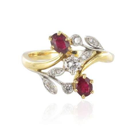 Bague Rubis Et Diamants Floral Une Bague De Charme Toute En