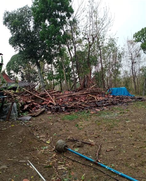 Angin Kencang Dan Hujan Es Landa Beberapa Desa Di Grobogan Akibatkan