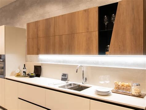 Cucina Bianca Moderna Ad Isola Liberamente Scavolini Scontata