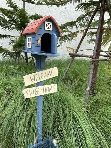 Top Birdhouse Colors That Attract Birds Choose These