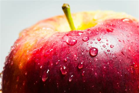 Download Water Drop Fruit Food Apple 4k Ultra Hd Wallpaper