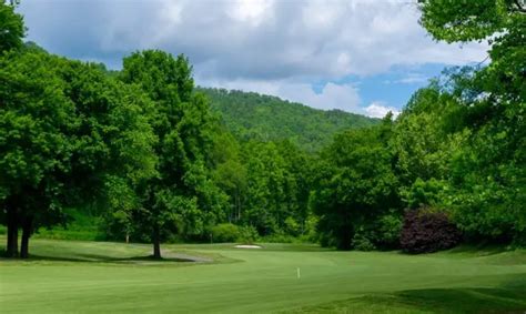 12 Best Stay and Play Golf Packages in North Carolina