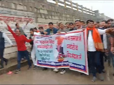 People Of Kshatriya Community Demonstrated In Chandauli चंदौली में