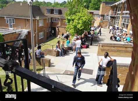 Students At The Kingston Hill Campus Of Kingston University Stock Photo