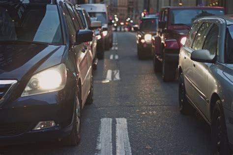 Banco de imagens estrada tráfego rua dirigindo cidade urbano