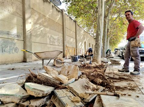 El Ayuntamiento De Elda Renueva Las Aceras De La Avenida De Ronda Para