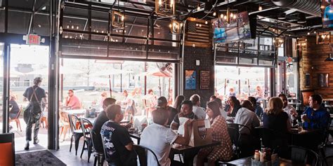 Atlantic Station Hobnob Neighborhood Tavern Restaurant In Atlanta Ga