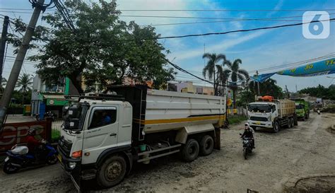 Potret Jalan Di Parung Panjang Bogor Yang Rusak Parah Akibat Truk