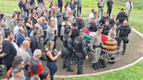 Fotos Tristeza E Como O Marcam Despedida Ao Policial Morto Por