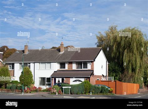 Story Semi Detached House Hi Res Stock Photography And Images Alamy