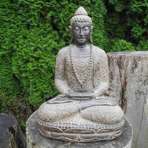 Fluss Stein Buddha Mit Blumenkleid Und Mala 64 Cm Terra Et Ars