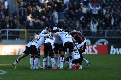 Golo de Jota Silva garante passagem do Vitória aos quartos da Taça de