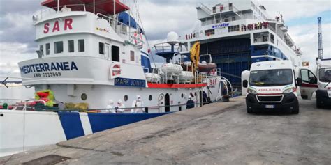 Migranti Sbarcati In A Pozzallo Dalla Nave Della Ong Mare Jonio