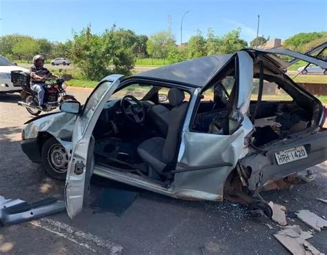 Portal De Aquidauana Carro Perde Roda No Meio Da Rua E Fica Destru Do