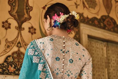 Trending Collar Neck Blouse Designs That Are Perfect For Weddings