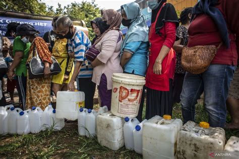 Pedagang Warteg Naikkan Harga Imbas Mahalnya Minyak Goreng Antara News