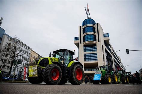 Berlin Bauern Protestieren Mit 250 Traktoren Vor Parteizentralen