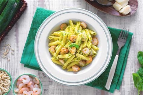 Ricetta Garganelli Con Pesto Di Zucchine E Gamberetti La Ricetta Di