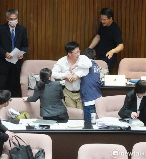 抱走周萬來議事文件 郭國文：我必須杯葛擴權違憲法案