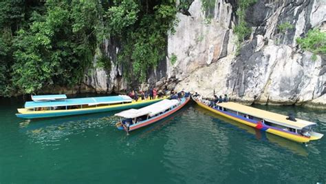 Teluk Tomori Morowali Utara Primadona Baru Bagi Wisatawan Media Sulawesi