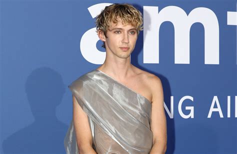 Troye Sivan Kündigt Sein Neues Something To Give Each Other Album An