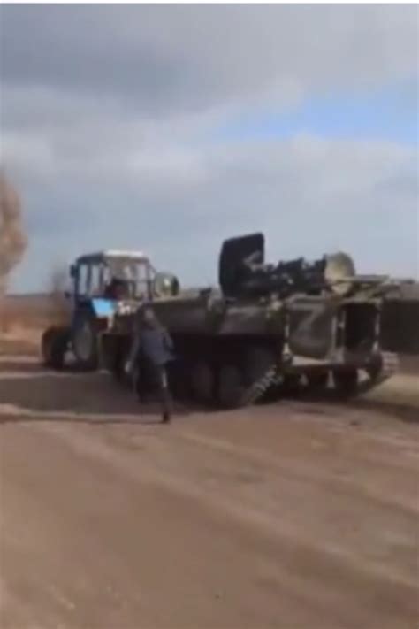 Video Ukraine Farmer Steals Russian Tank