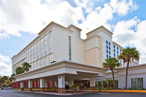Holiday Inn & Suites Across from Universal Orlando Hotel Deals | Allegiant®