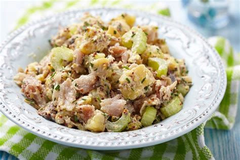 Saftiger Kartoffelsalat Mit Makrele Staudensellerie Und Sojasauce