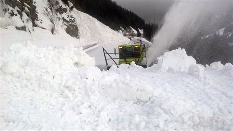 Us 2 Stevens Pass Avalanche Control More Than A Foot Of Sn Flickr