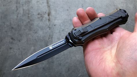 Smith And Wesson Otf Out The Front Blade Pocket Knife Youtube